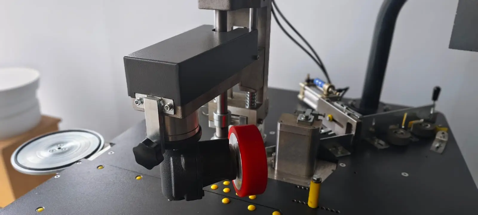 Eğri Kenar Bantlama Makinası Robot Grubu